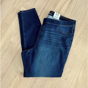 Brand New Women’s Pull-on Jeggings